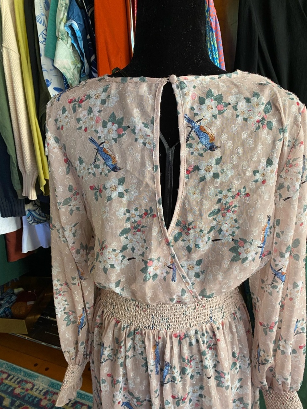 WE ARE KINDRED Pippa Shirred Floral Metallic Long Sleeve Midi Dress - Picture 4 of 6